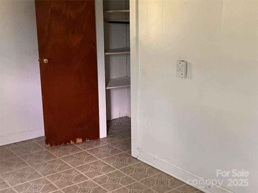 1147 Old Linville Road, Marion, NC 28752.  MLS# CAR4316908, YatesRealty ID 345. 