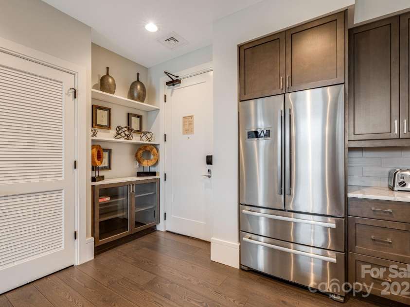 7 Patton Avenue, Asheville, NC 28801.  MLS# CAR4307883, YatesRealty ID 345. 