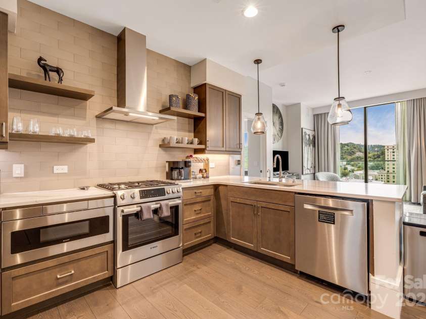 7 Patton Avenue, Asheville, NC 28801.  MLS# CAR4307883, YatesRealty ID 345. 