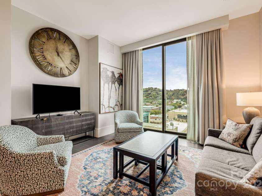 7 Patton Avenue, Asheville, NC 28801.  MLS# CAR4307883, YatesRealty ID 345. 