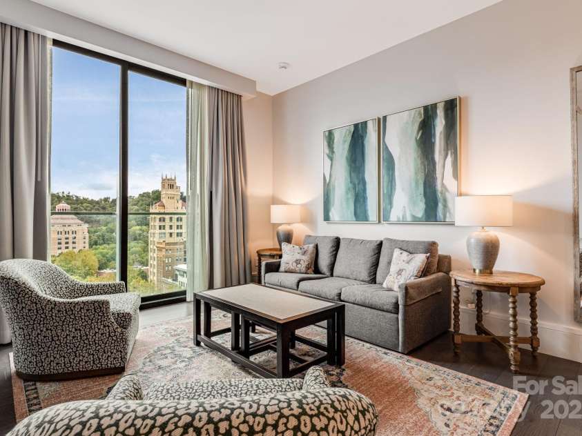 7 Patton Avenue, Asheville, NC 28801.  MLS# CAR4307883, YatesRealty ID 345. 