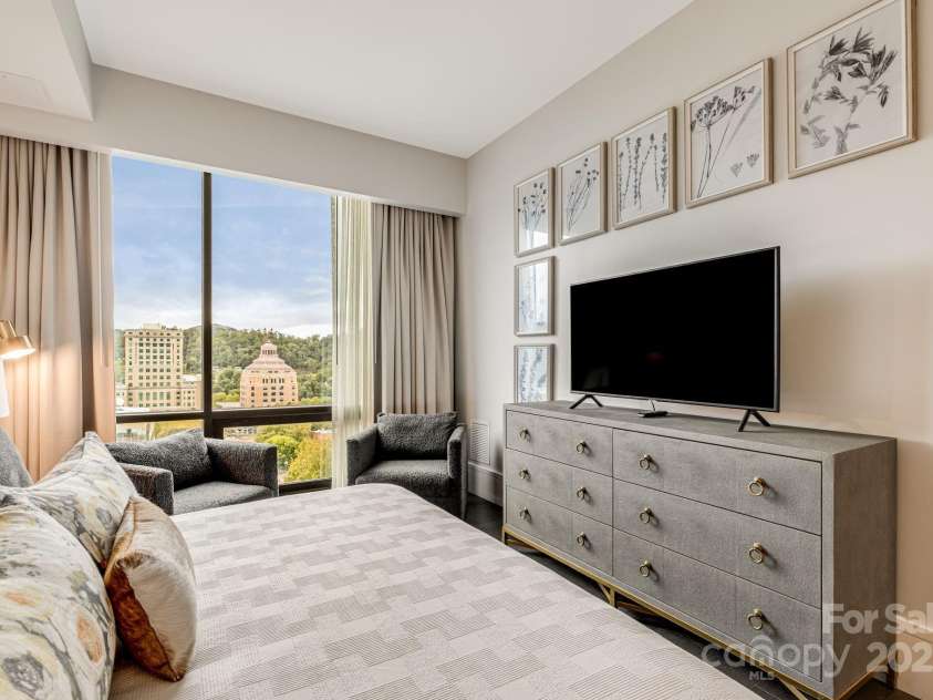 7 Patton Avenue, Asheville, NC 28801.  MLS# CAR4307883, YatesRealty ID 345. 