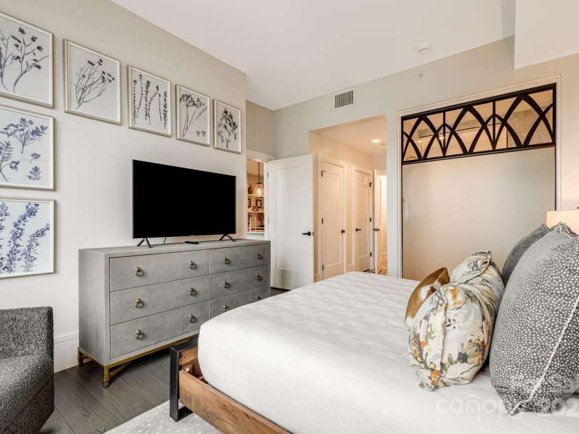 7 Patton Avenue, Asheville, NC 28801.  MLS# CAR4307883, YatesRealty ID 345. 