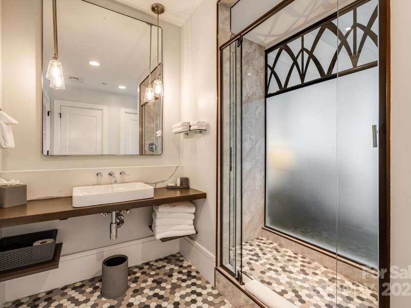 7 Patton Avenue, Asheville, NC 28801.  MLS# CAR4307883, YatesRealty ID 345. 