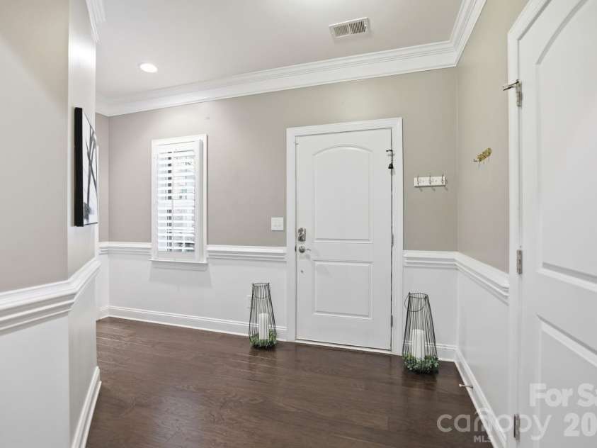 5109 Pansley Drive, Charlotte, NC 28226.  MLS# CAR4382768, YatesRealty ID 34500. Entry