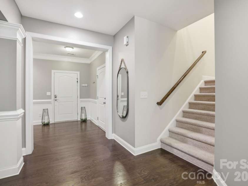 5109 Pansley Drive, Charlotte, NC 28226.  MLS# CAR4382768, YatesRealty ID 34500. Entry