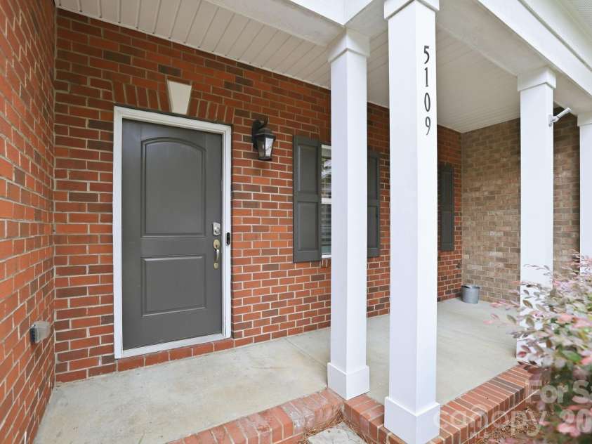 5109 Pansley Drive, Charlotte, NC 28226.  MLS# CAR4382768, YatesRealty ID 34500. Front porch