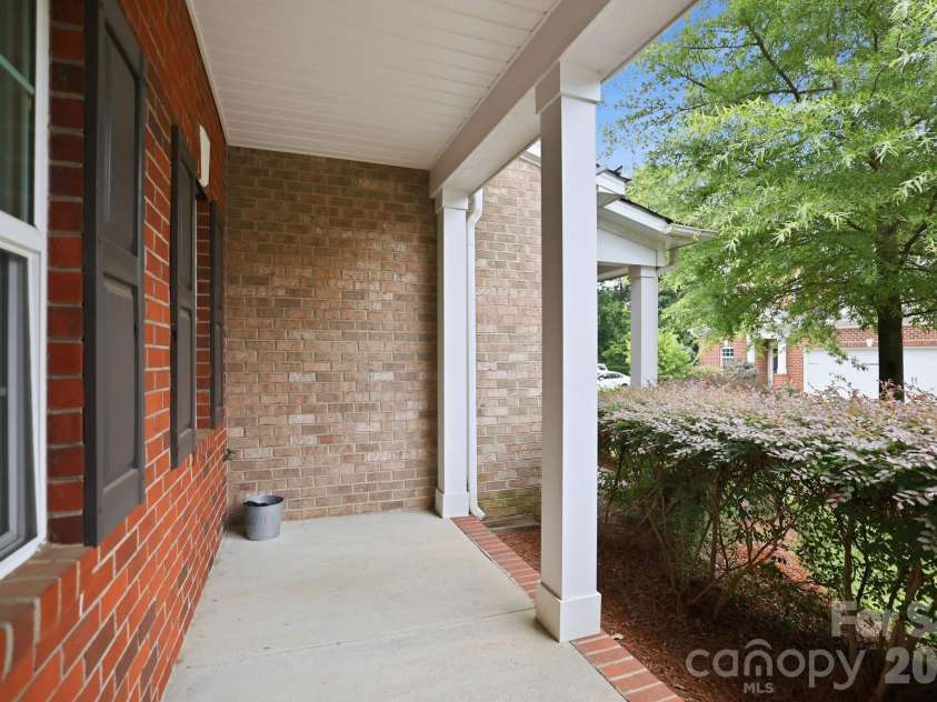 5109 Pansley Drive, Charlotte, NC 28226.  MLS# CAR4382768, YatesRealty ID 34500. Front porch
