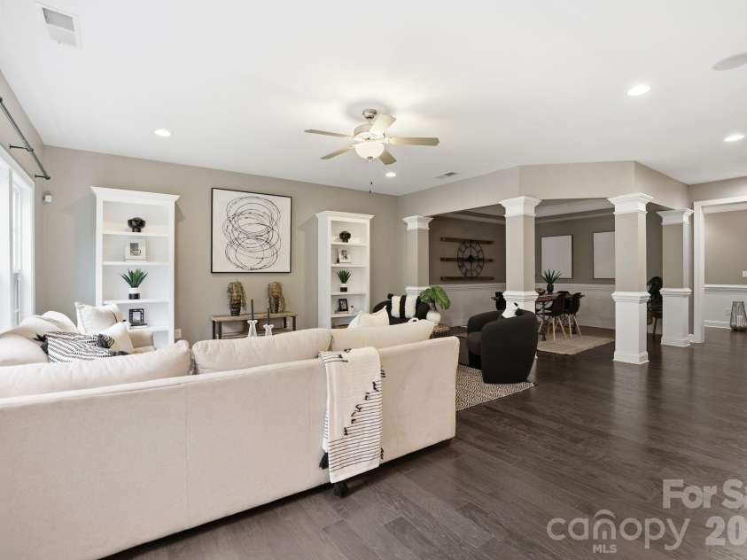5109 Pansley Drive, Charlotte, NC 28226.  MLS# CAR4382768, YatesRealty ID 34500. Great room