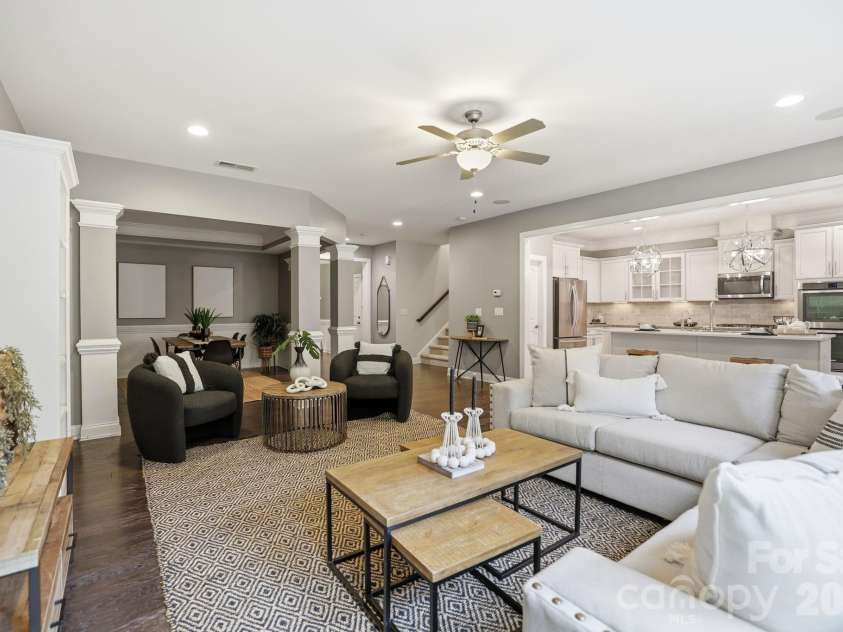 5109 Pansley Drive, Charlotte, NC 28226.  MLS# CAR4382768, YatesRealty ID 34500. Great room