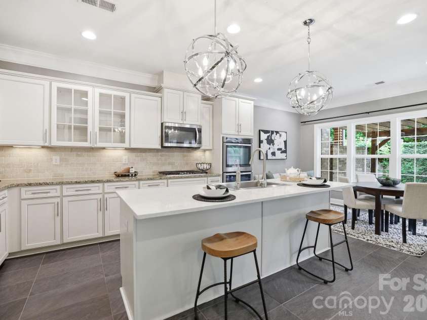 5109 Pansley Drive, Charlotte, NC 28226.  MLS# CAR4382768, YatesRealty ID 34500. Kitchen