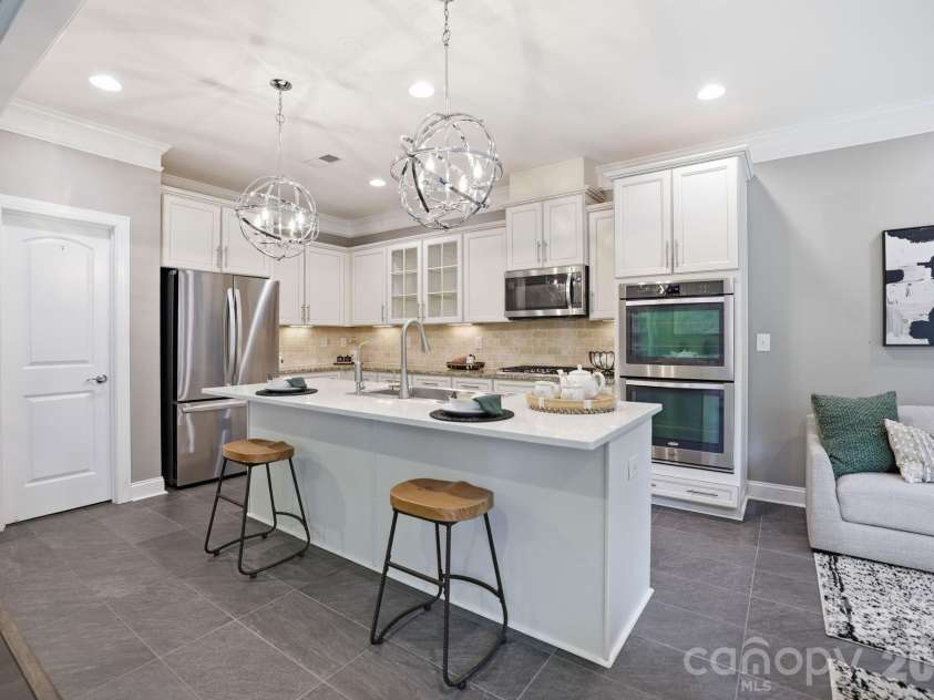 5109 Pansley Drive, Charlotte, NC 28226.  MLS# CAR4382768, YatesRealty ID 34500. Kitchen