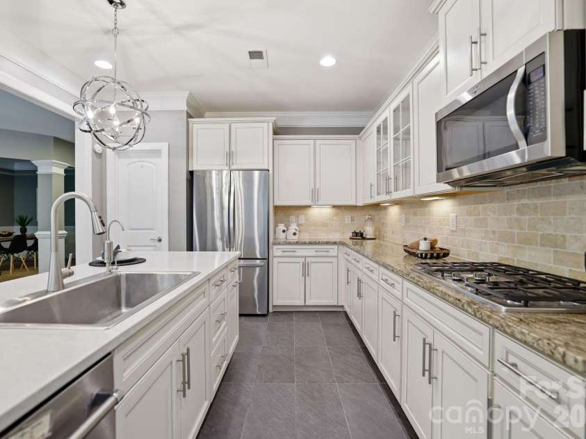 5109 Pansley Drive, Charlotte, NC 28226.  MLS# CAR4382768, YatesRealty ID 34500. Kitchen