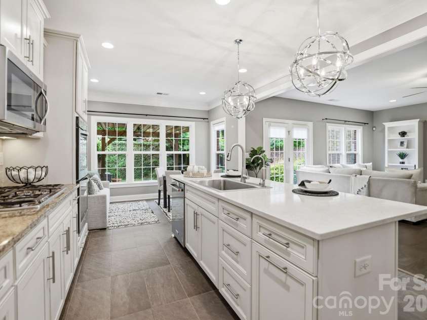 5109 Pansley Drive, Charlotte, NC 28226.  MLS# CAR4382768, YatesRealty ID 34500. Kitchen