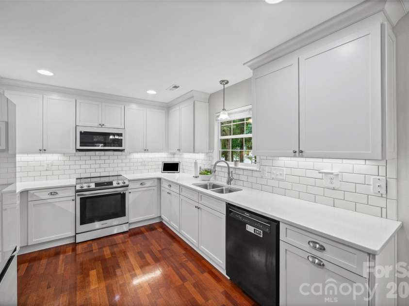 1018 Briarmore Drive, Indian Trail, NC 28079.  MLS# CAR4397882, YatesRealty ID 34502. Enjoy cooking in this gorgeous updated kitchen!