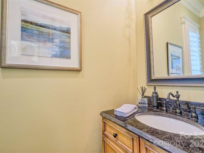 13525 Grand Palisades Parkway, Charlotte, NC 28278.  MLS# CAR4291297, YatesRealty ID 34502. 