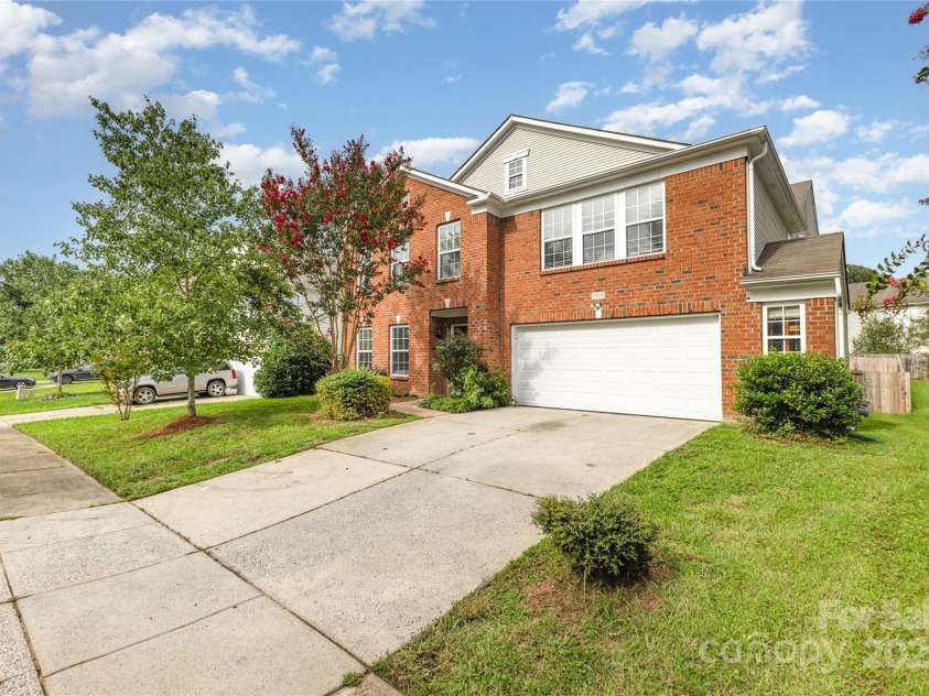 9508 Weston Woods Lane, Charlotte, NC 28216.  MLS# CAR4282260, YatesRealty ID 34503. 