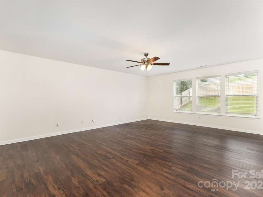 9508 Weston Woods Lane, Charlotte, NC 28216.  MLS# CAR4282260, YatesRealty ID 34503. 