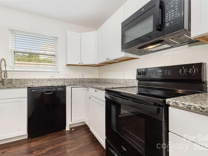 9508 Weston Woods Lane, Charlotte, NC 28216.  MLS# CAR4282260, YatesRealty ID 34503. 
