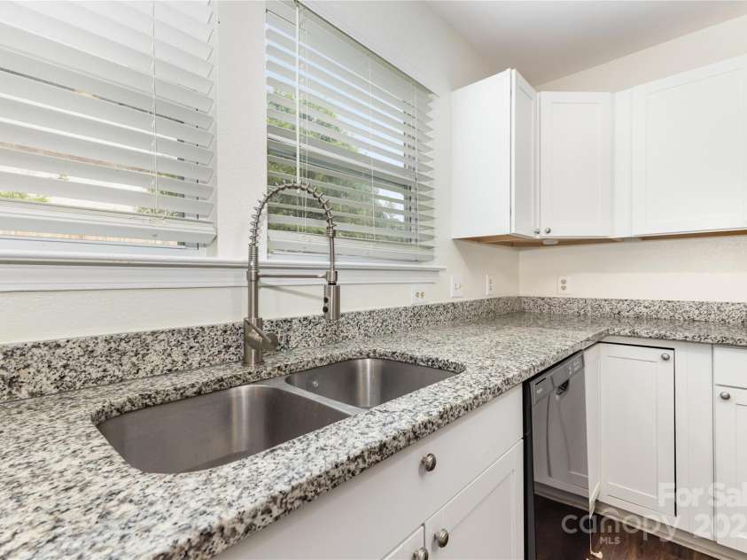 9508 Weston Woods Lane, Charlotte, NC 28216.  MLS# CAR4282260, YatesRealty ID 34503. 