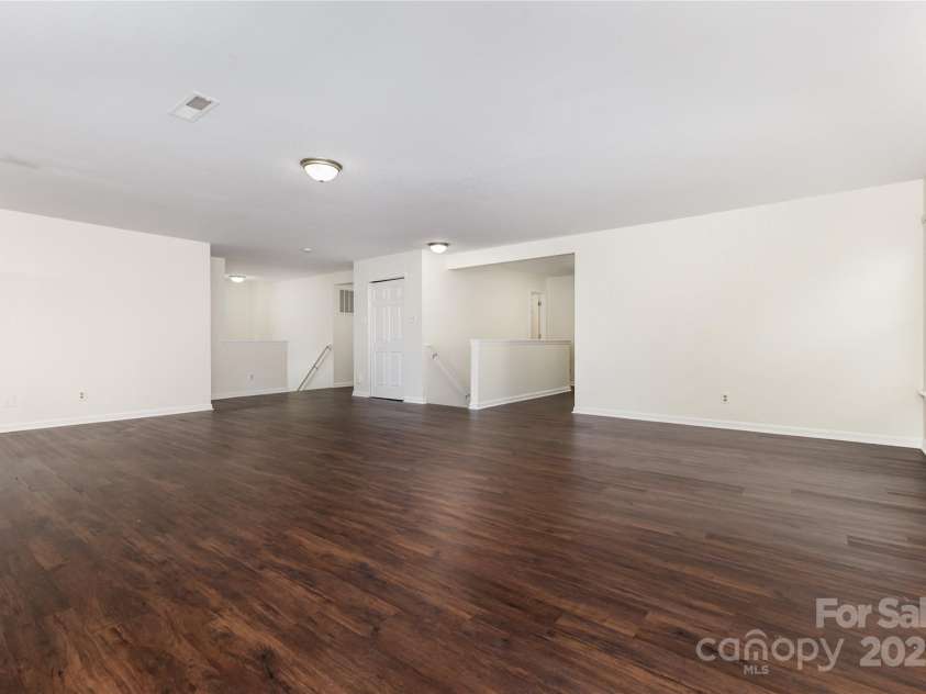 9508 Weston Woods Lane, Charlotte, NC 28216.  MLS# CAR4282260, YatesRealty ID 34503. 