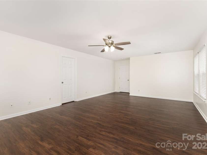 9508 Weston Woods Lane, Charlotte, NC 28216.  MLS# CAR4282260, YatesRealty ID 34503. 