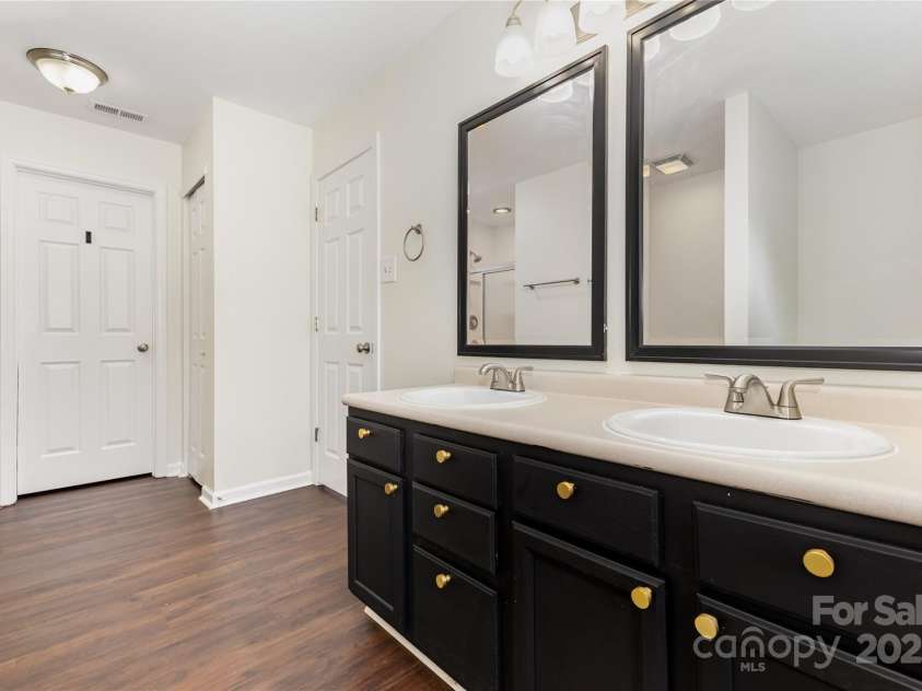 9508 Weston Woods Lane, Charlotte, NC 28216.  MLS# CAR4282260, YatesRealty ID 34503. 