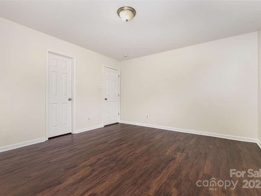 9508 Weston Woods Lane, Charlotte, NC 28216.  MLS# CAR4282260, YatesRealty ID 34503. 