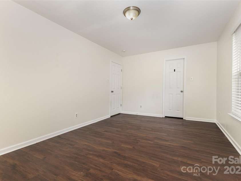 9508 Weston Woods Lane, Charlotte, NC 28216.  MLS# CAR4282260, YatesRealty ID 34503. 