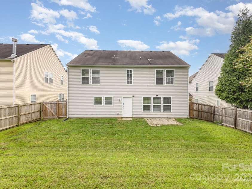 9508 Weston Woods Lane, Charlotte, NC 28216.  MLS# CAR4282260, YatesRealty ID 34503. 