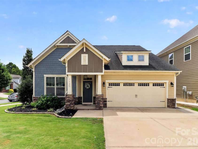 128 Creekside Crossing Lane, Mooresville, NC 28117.  MLS# CAR4395901, YatesRealty ID 34504. 