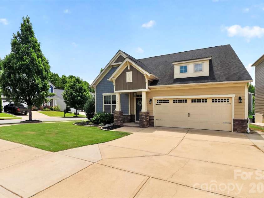 128 Creekside Crossing Lane, Mooresville, NC 28117.  MLS# CAR4395901, YatesRealty ID 34504. 