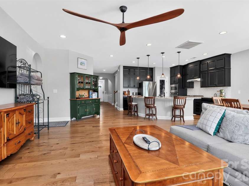128 Creekside Crossing Lane, Mooresville, NC 28117.  MLS# CAR4395901, YatesRealty ID 34504. 
