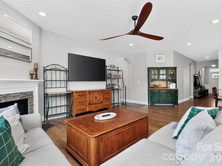 128 Creekside Crossing Lane, Mooresville, NC 28117.  MLS# CAR4395901, YatesRealty ID 34504. 