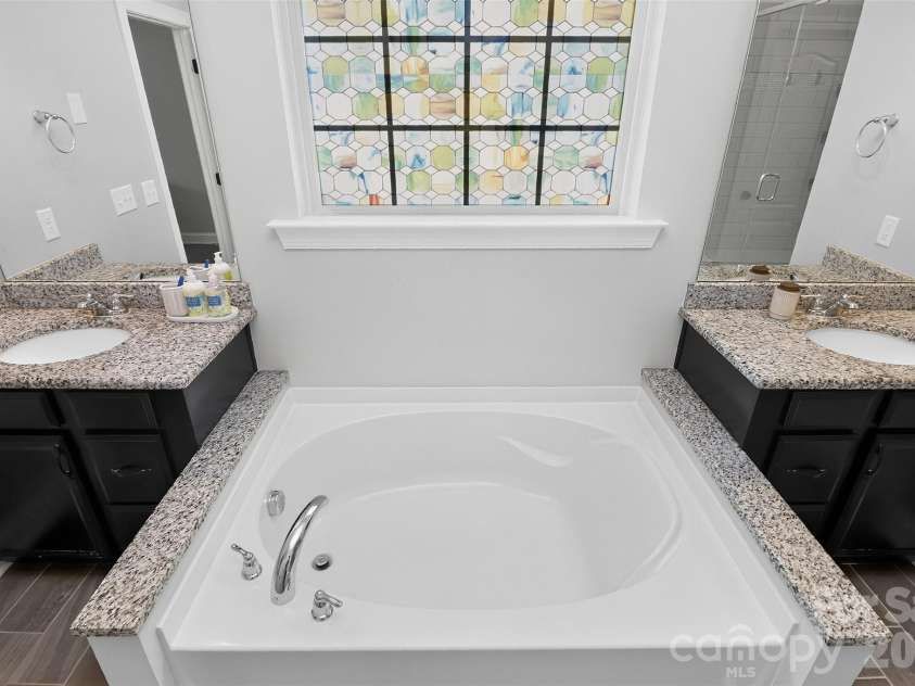 128 Creekside Crossing Lane, Mooresville, NC 28117.  MLS# CAR4395901, YatesRealty ID 34504. 