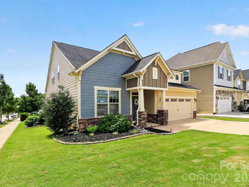 128 Creekside Crossing Lane, Mooresville, NC 28117.  MLS# CAR4395901, YatesRealty ID 34504. 
