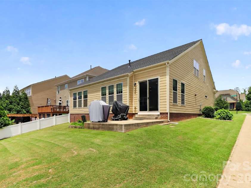128 Creekside Crossing Lane, Mooresville, NC 28117.  MLS# CAR4395901, YatesRealty ID 34504. 