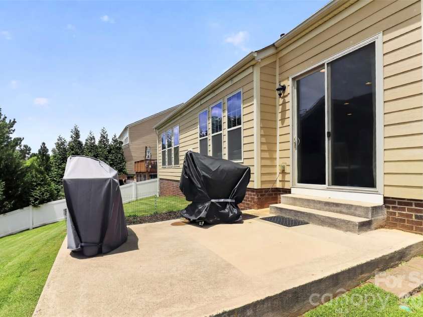 128 Creekside Crossing Lane, Mooresville, NC 28117.  MLS# CAR4395901, YatesRealty ID 34504. 