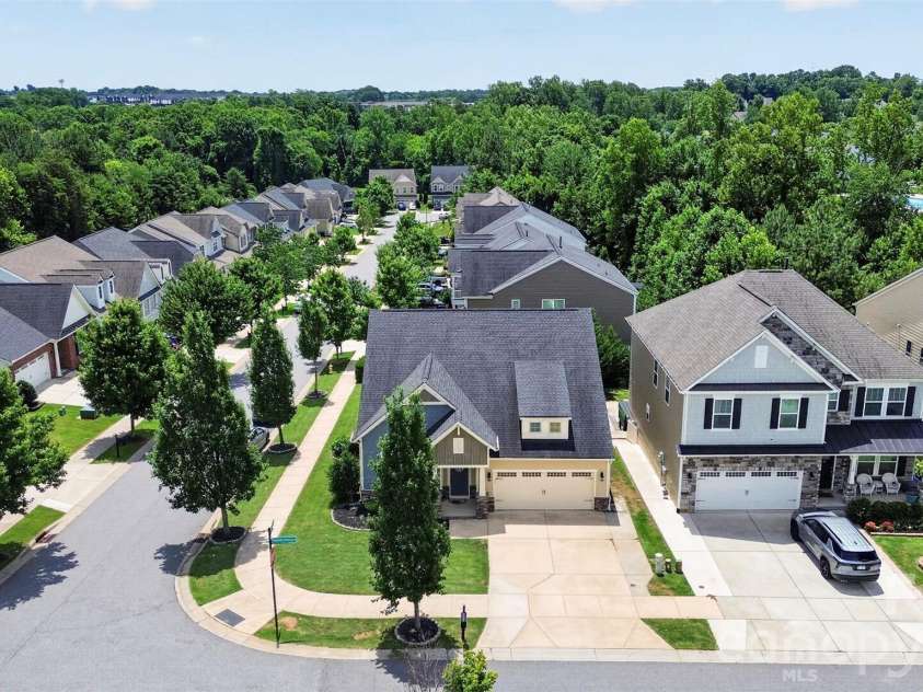 128 Creekside Crossing Lane, Mooresville, NC 28117.  MLS# CAR4395901, YatesRealty ID 34504. 