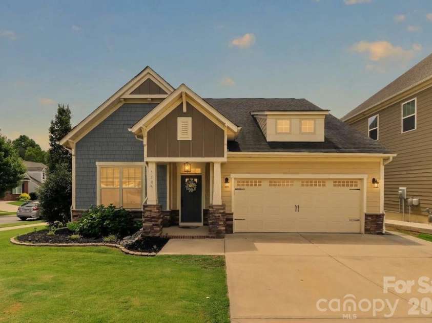 128 Creekside Crossing Lane, Mooresville, NC 28117.  MLS# CAR4430717, YatesRealty ID 34504. 
