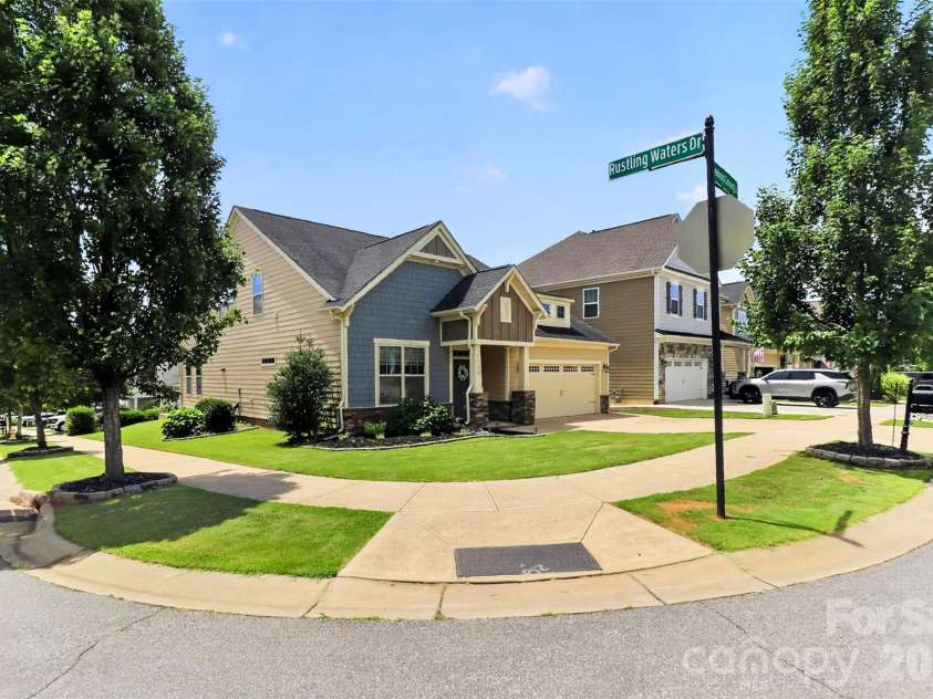 128 Creekside Crossing Lane, Mooresville, NC 28117.  MLS# CAR4430717, YatesRealty ID 34504. 