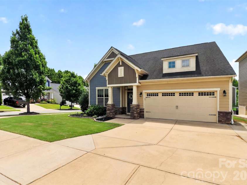 128 Creekside Crossing Lane, Mooresville, NC 28117.  MLS# CAR4430717, YatesRealty ID 34504. 