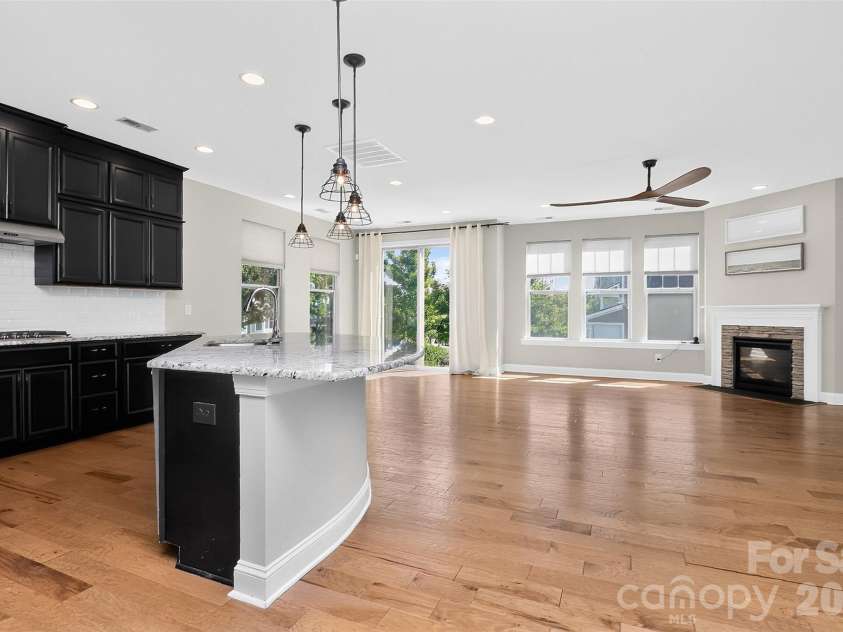 128 Creekside Crossing Lane, Mooresville, NC 28117.  MLS# CAR4430717, YatesRealty ID 34504. 