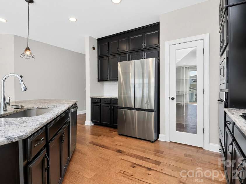 128 Creekside Crossing Lane, Mooresville, NC 28117.  MLS# CAR4430717, YatesRealty ID 34504. 