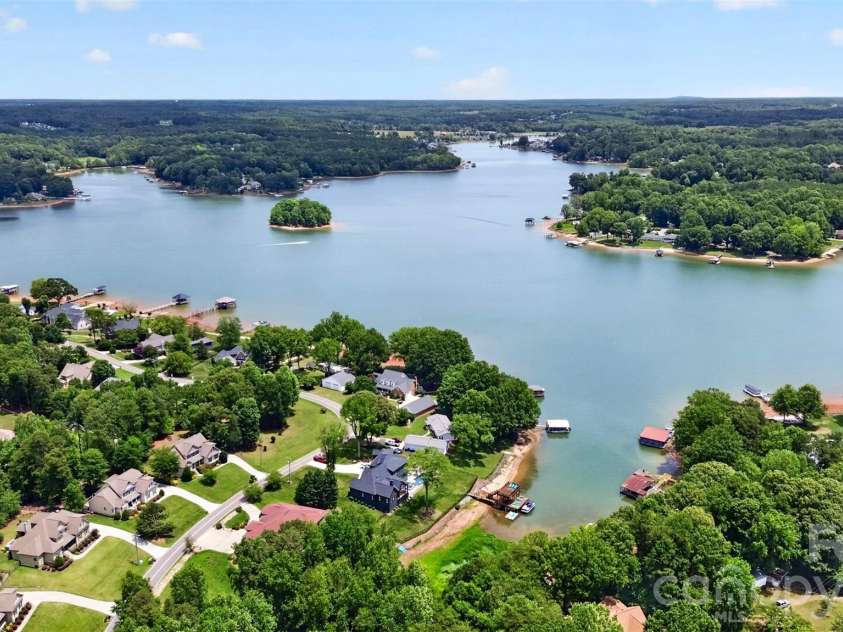 128 Creekside Crossing Lane, Mooresville, NC 28117.  MLS# CAR4430717, YatesRealty ID 34504. 