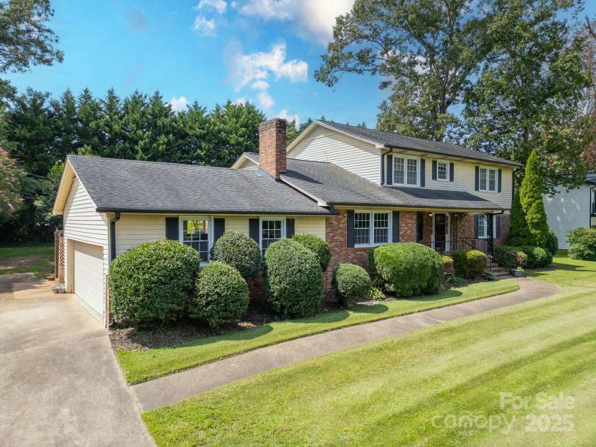 205 Gaston Avenue, Bessemer City, NC 28016.  MLS# CAR4296266, YatesRealty ID 34504. 