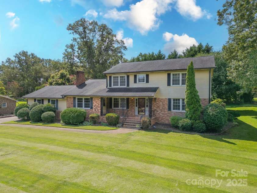 205 Gaston Avenue, Bessemer City, NC 28016.  MLS# CAR4296266, YatesRealty ID 34504. 