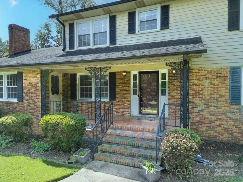 205 Gaston Avenue, Bessemer City, NC 28016.  MLS# CAR4296266, YatesRealty ID 34504. 