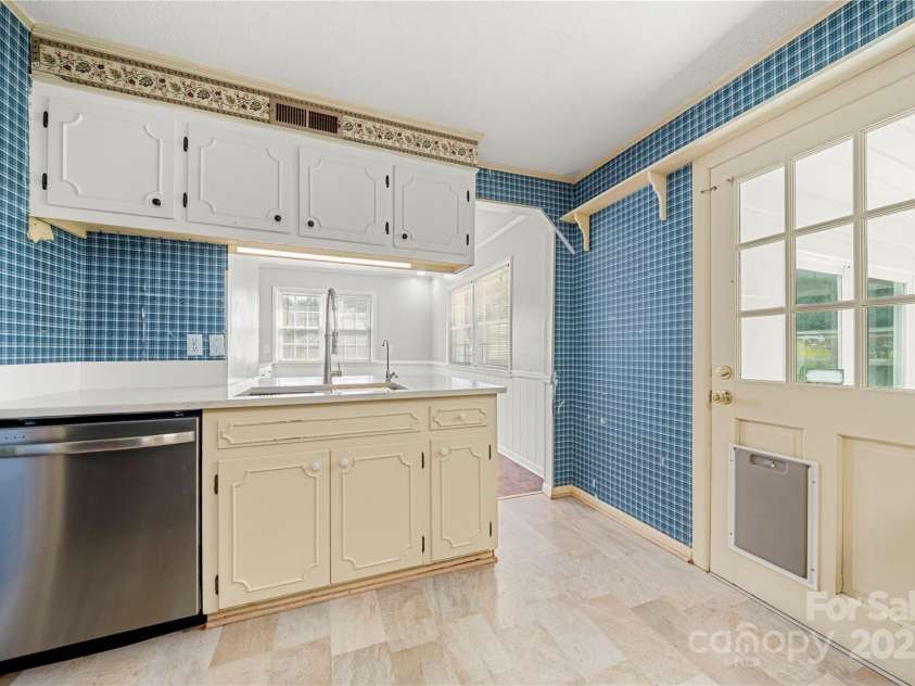 205 Gaston Avenue, Bessemer City, NC 28016.  MLS# CAR4296266, YatesRealty ID 34504. 