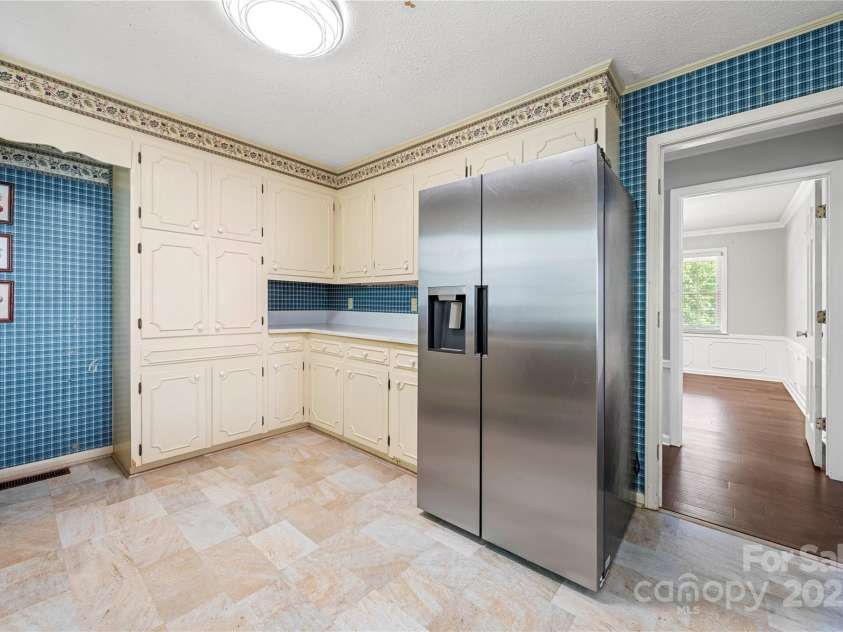 205 Gaston Avenue, Bessemer City, NC 28016.  MLS# CAR4296266, YatesRealty ID 34504. 